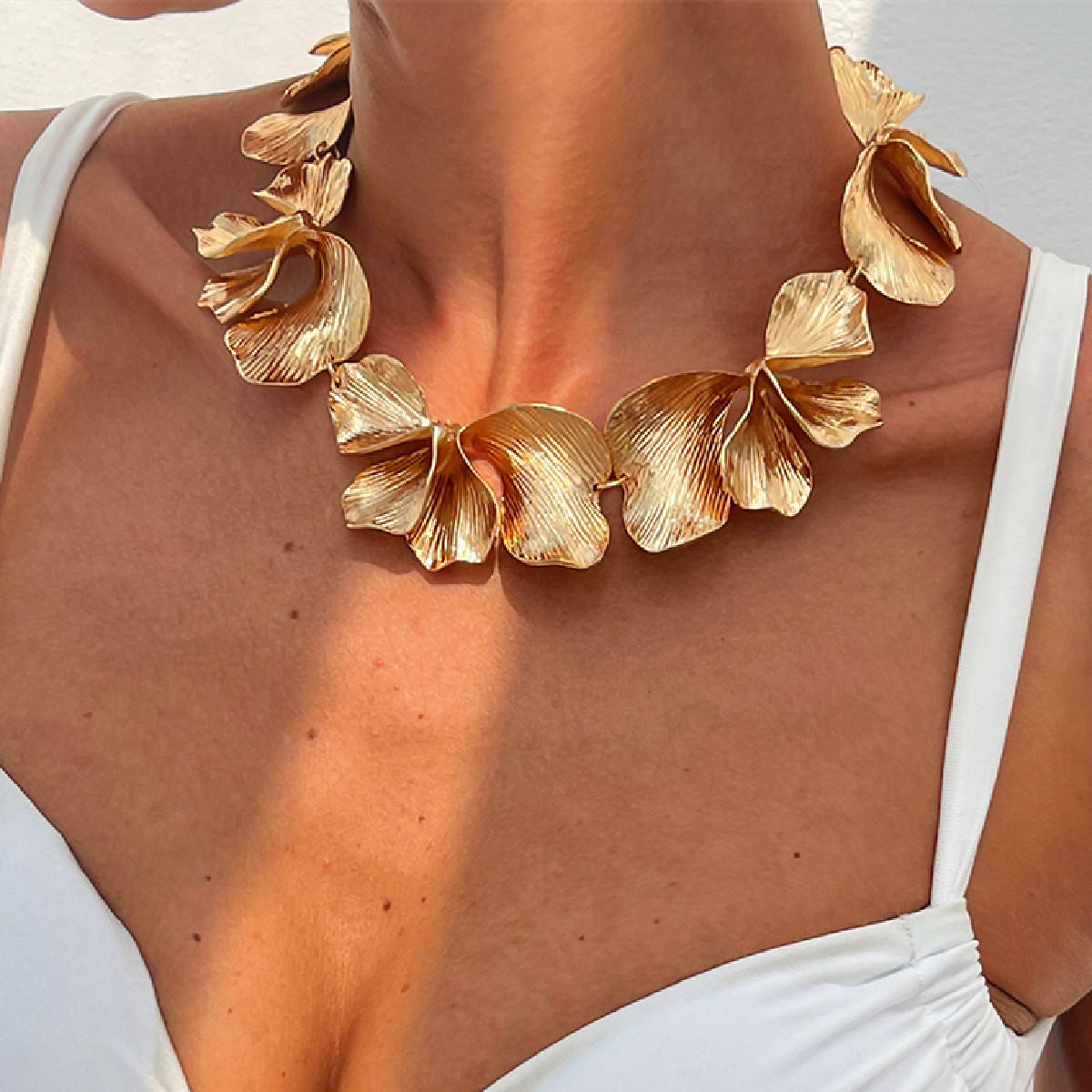 Rynket tekstur blomsterhalskjede